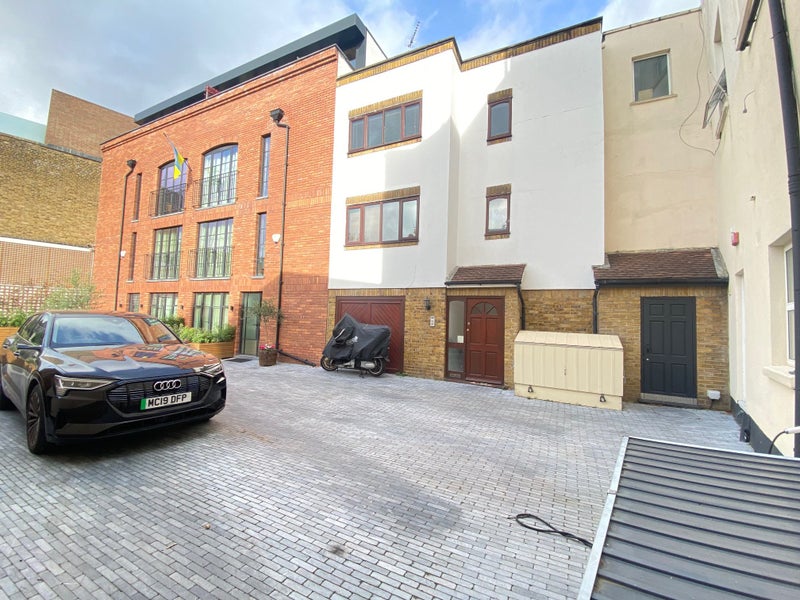 '**2 Bed House** Kensal Green** NW10 ' Room to Rent from SpareRoom