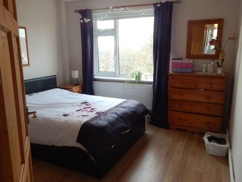 'Homely flat with 2 double beds near Hove station' Room to Rent from