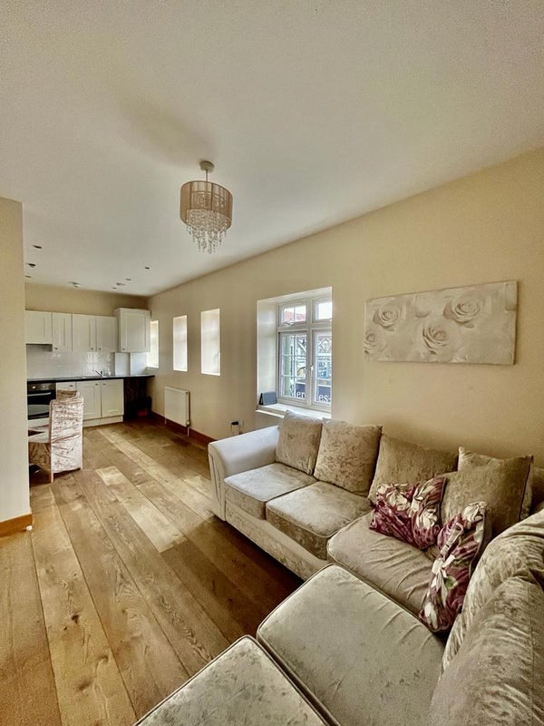 '2 Bedroom Flat Golders Green Dss Room to Rent from SpareRoom