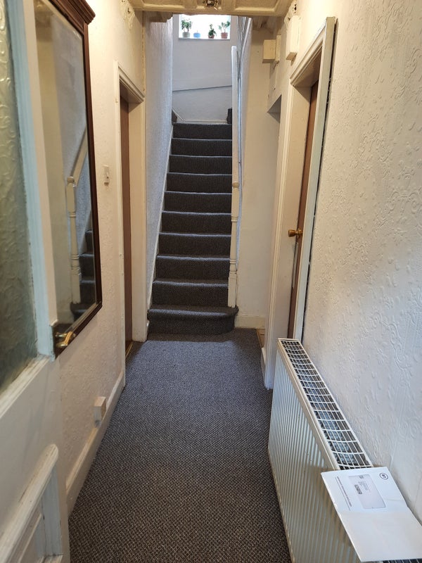 Photo 1: Entrance hall