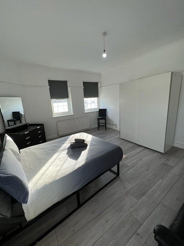'3 Double To Let In Finchley Road' Room to Rent from SpareRoom