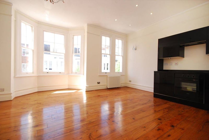 'One bedroom flat in the heart of Parsons Green ' Room to Rent from
