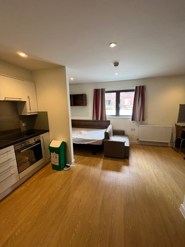 ' Studio for rent in Exeter (students only) ' Room to Rent from SpareRoom