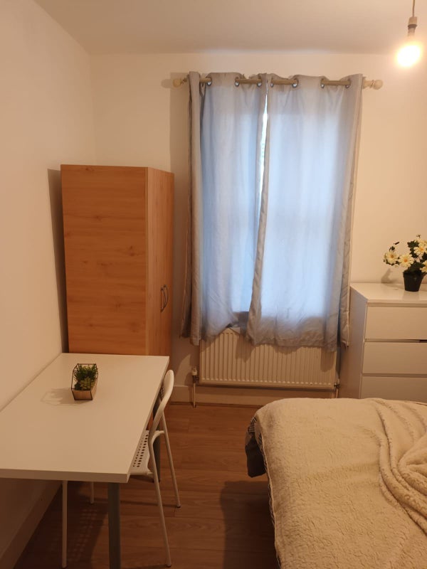 'A Delightful Single Bedroom (Willesden Junction)' Room to Rent from