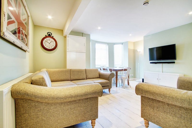 'Modern 8 bedroom house central Hyde Park' Room to Rent from SpareRoom