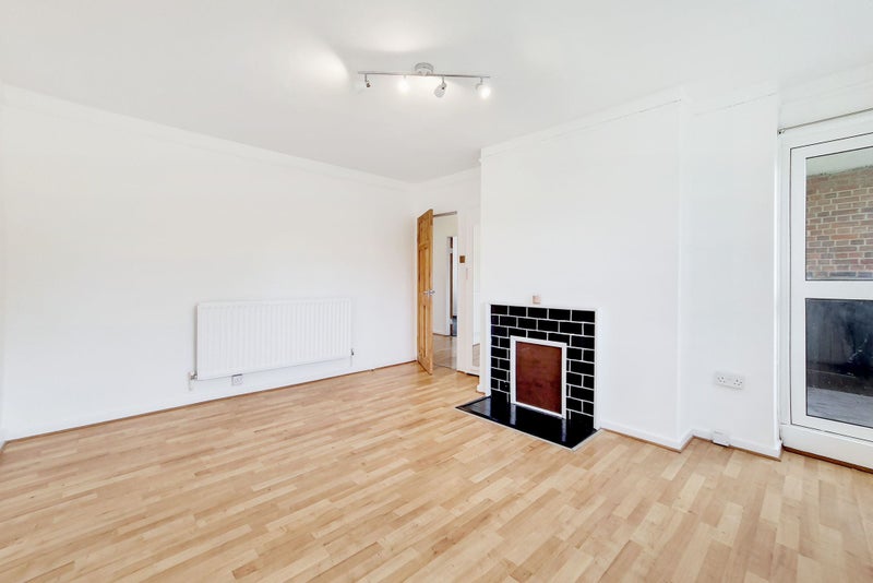 '2 bedroom flat 10 min from Wadden station ' Room to Rent from SpareRoom