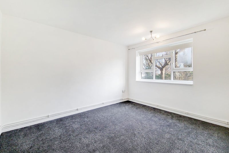 '2 bedroom flat 10 min from Wadden station ' Room to Rent from SpareRoom