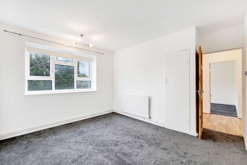 '2 bedroom flat 10 min from Wadden station ' Room to Rent from SpareRoom