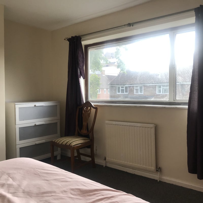 'Double Rooms for Couple Crawley RH10 8BW' Room to Rent from SpareRoom