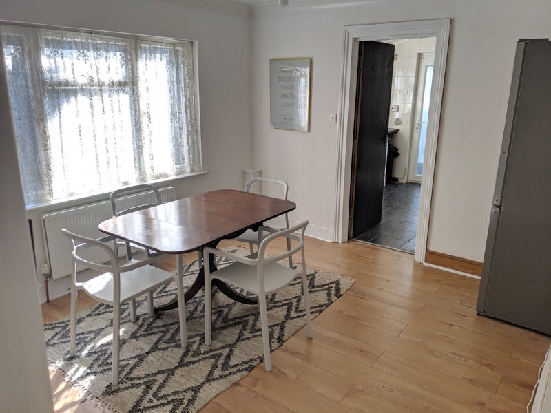 'Spacious Double Bedroom Available in Sittingbourne' Room to Rent from