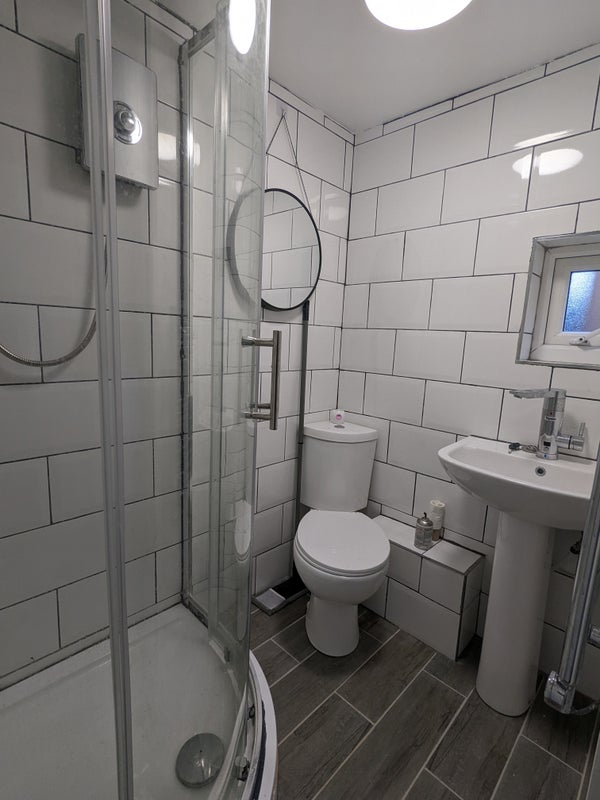 'Bright 1 Bed Flat with Private Garden' Room to Rent from SpareRoom