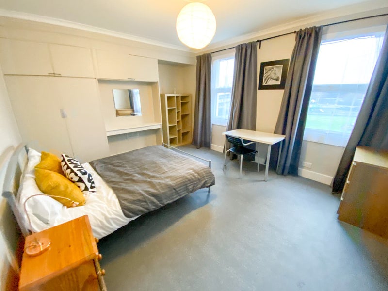 Photo 1: Very Large double room