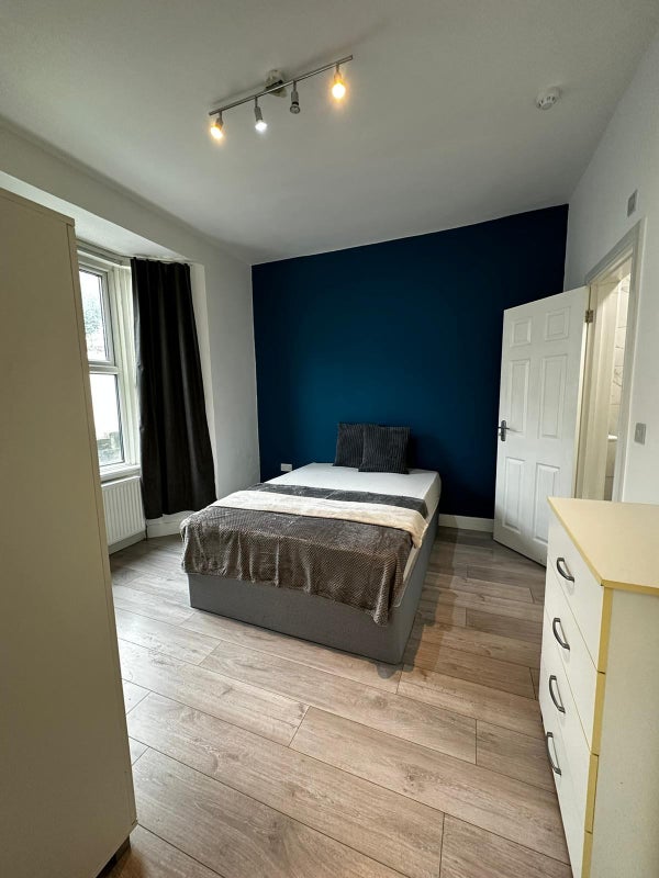 'Ensuite rooms available to let in Tottenham' Room to Rent from SpareRoom