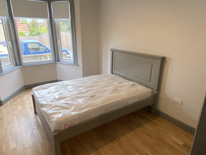 Photo 1: Bedroom area