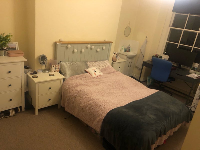 '3 double rooms in lovely Redland ' Room to Rent from SpareRoom