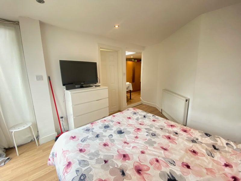 '**Studio Room** St Andrews** Acton** W3 ' Room to Rent from SpareRoom