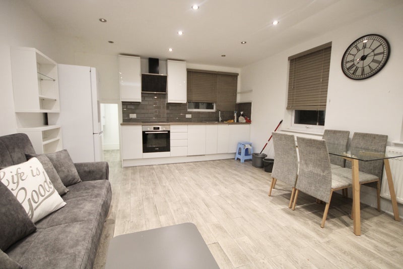 '2 Bed 2 Bath In North London' Room to Rent from SpareRoom