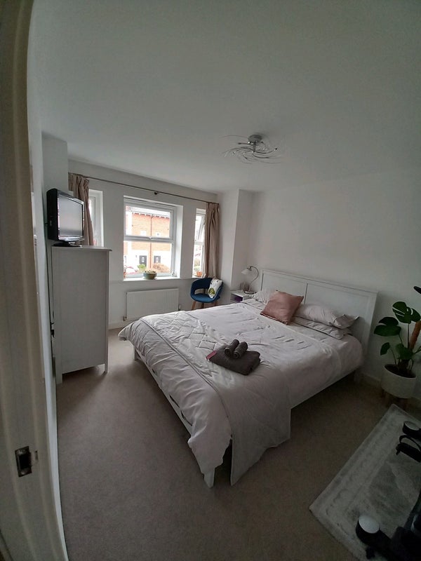 'Double room and private bathroom in West Didsbury' Room to Rent from SpareRoom