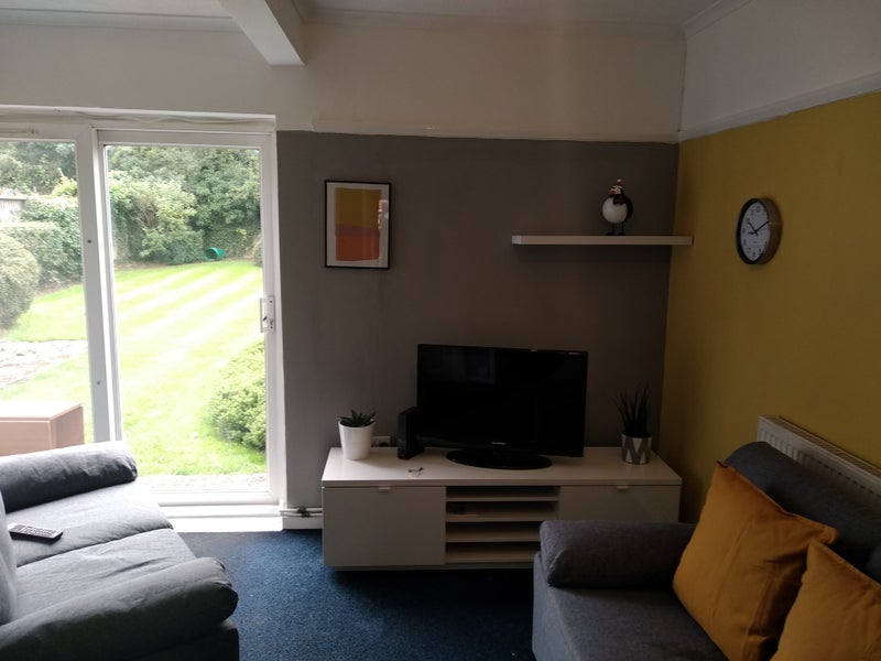 Photo 1: Lounge
