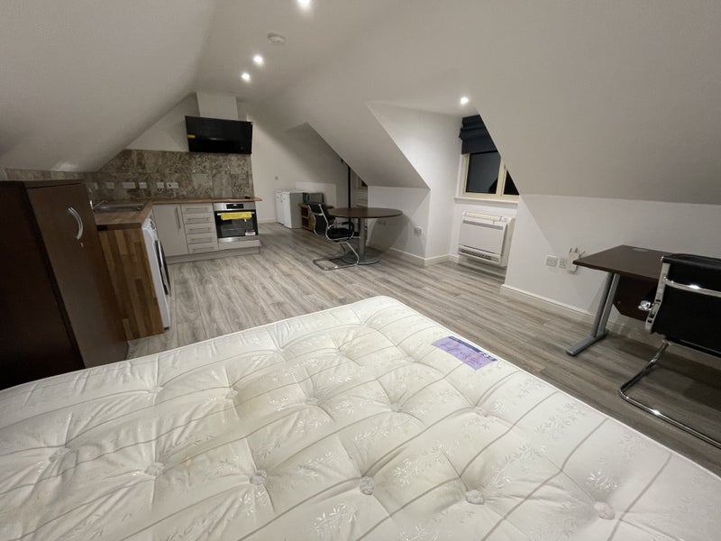 'Guildford Studio' Room to Rent from SpareRoom