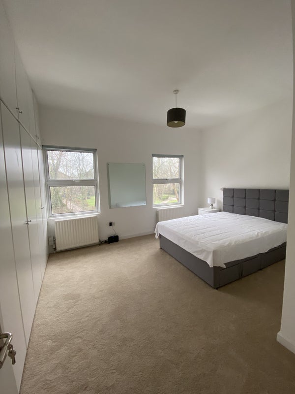 Photo 1: Bedroom