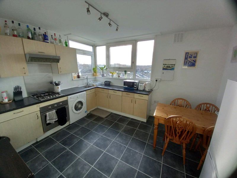 'Clapham South/Balham spacious room & flat' Room to Rent from SpareRoom