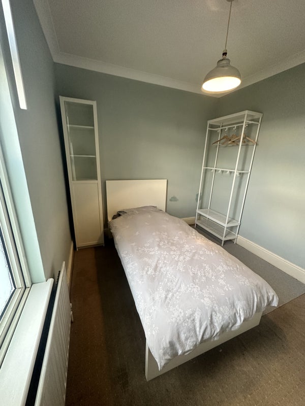 'Single Room in Beautiful home in Bletchley' Room to Rent from SpareRoom
