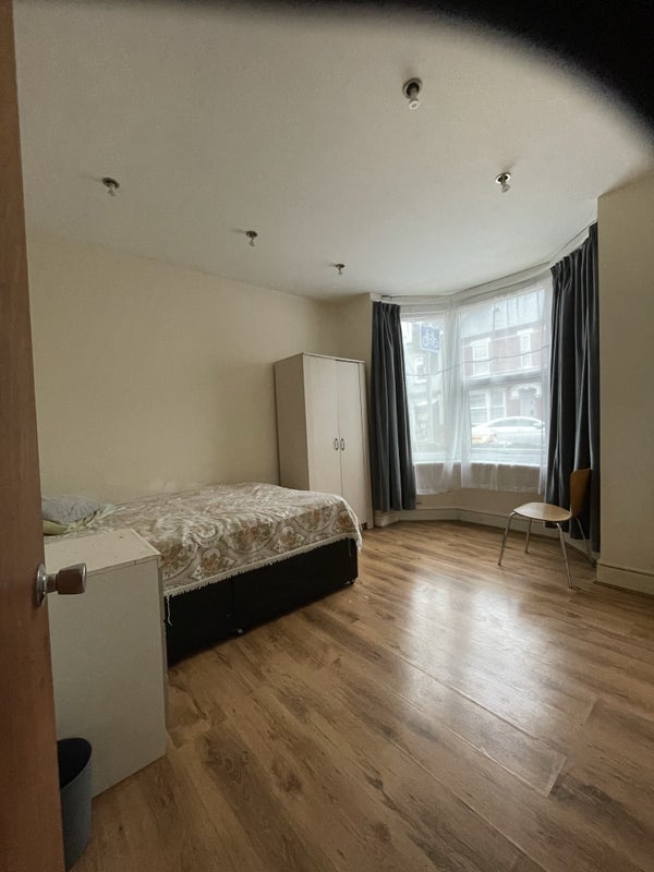 'Double rooms,Bills included, Kempston + Bedford' Room to Rent from