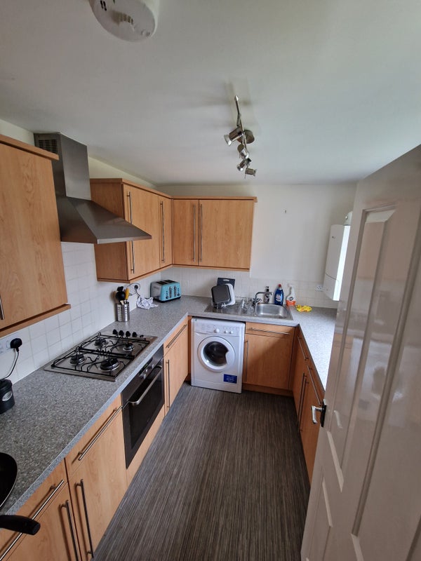 'Small double room available. 10mins from Inverness' Room to Rent from