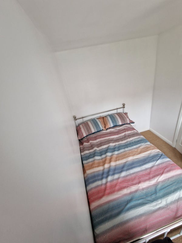 'Small double room available. 10mins from Inverness' Room to Rent from