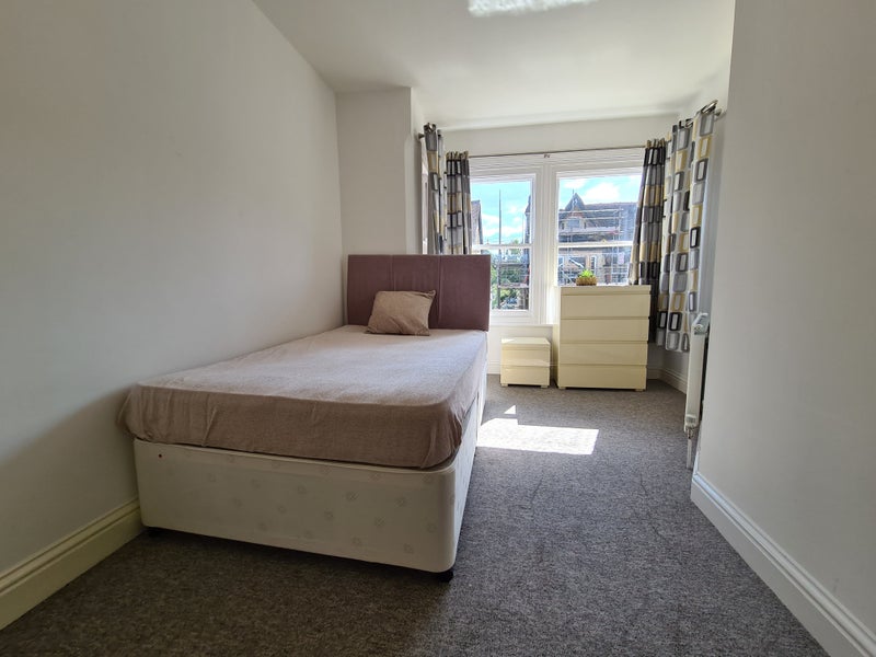 'Room 4, 57 Cherry Hinton Road, CB1 7BS' Room to Rent from SpareRoom