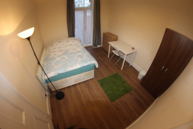 'Double Room In Stratford E15 Area' Room to Rent from SpareRoom