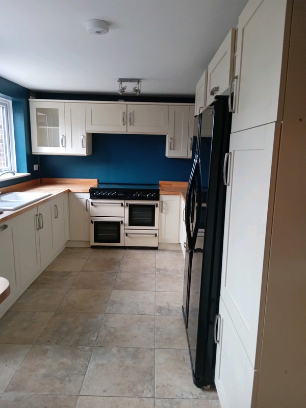 Photo 1: Kitchen diner