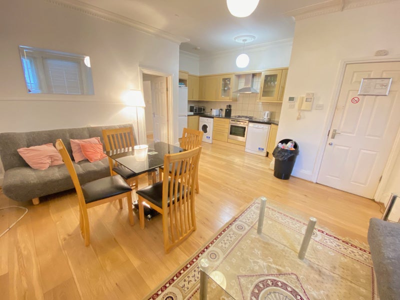 '**2 Bed Garden Flat** Earls Court** SW5' Room to Rent from SpareRoom