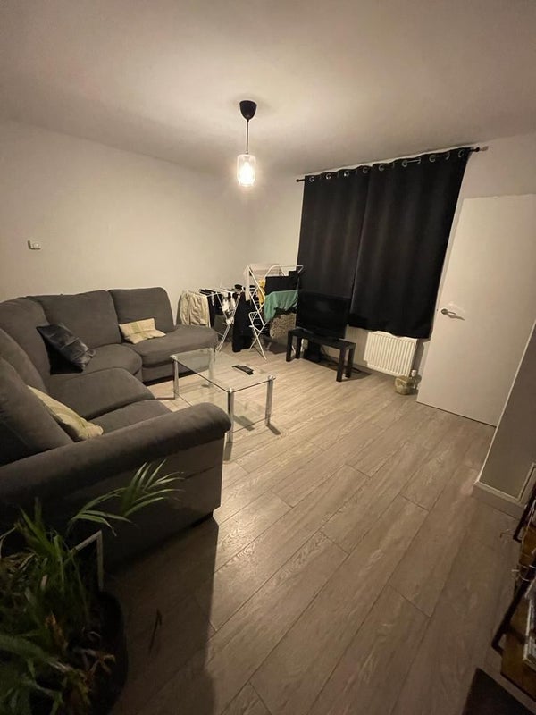 'Double room with Ensuite in Stepney Green' Room to Rent from SpareRoom