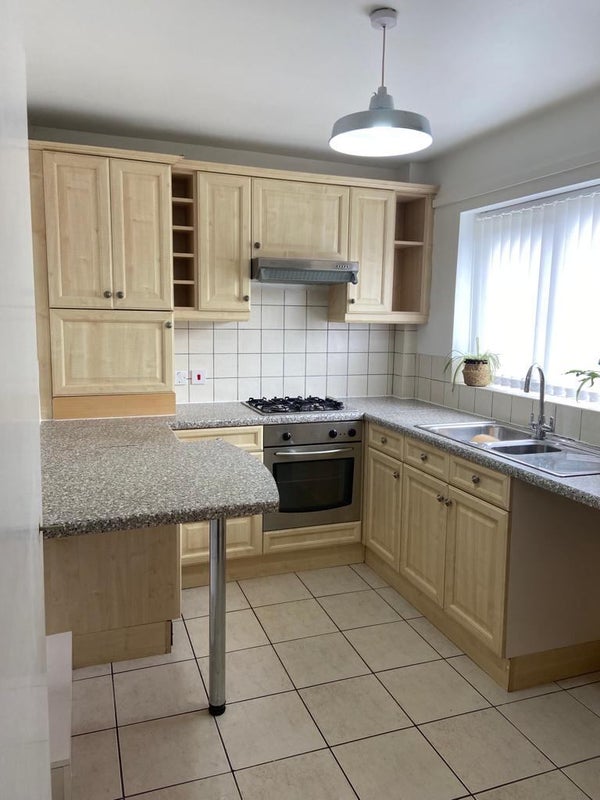 '2 Bed Ground Floor Flat Bramley ' Room to Rent from SpareRoom