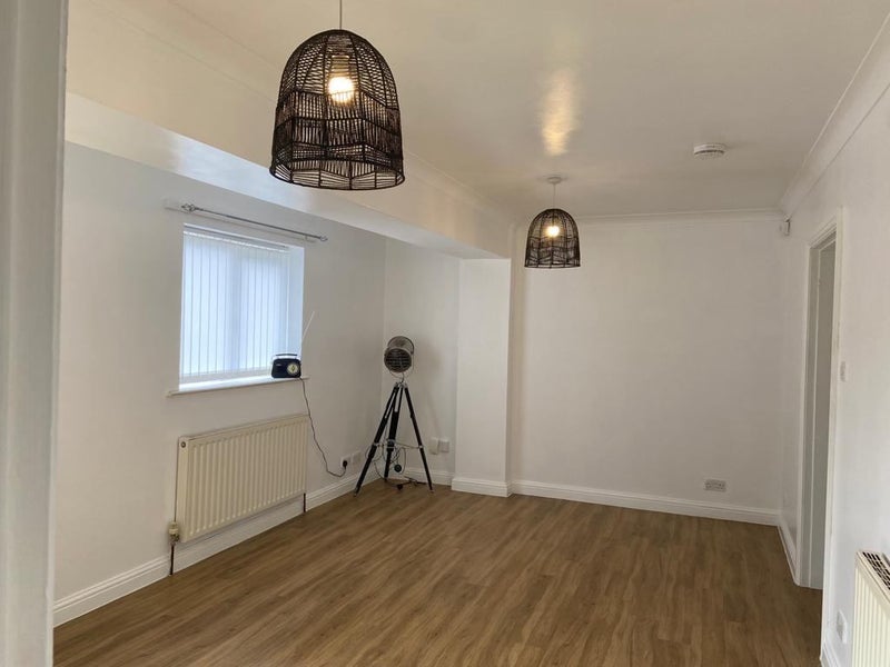 '2 Bed Ground Floor Flat Bramley ' Room to Rent from SpareRoom