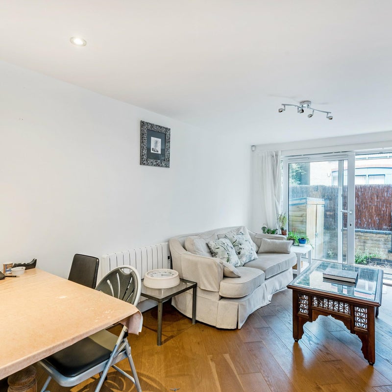 'Stunning 2 Bed Flat in Canada Water ' Room to Rent from SpareRoom