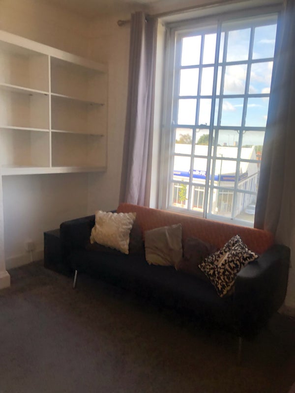 'Spacious Double room Dudley Court, Finchley Road' Room to Rent from SpareRoom