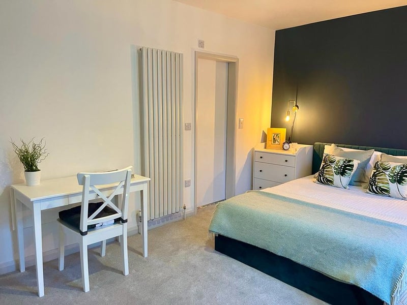 'Professional Share For Couples Central Camborne' Room to Rent from