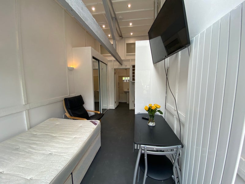 'Cranfield Village Studio ensuite & kitchen MK430BJ' Room to Rent from