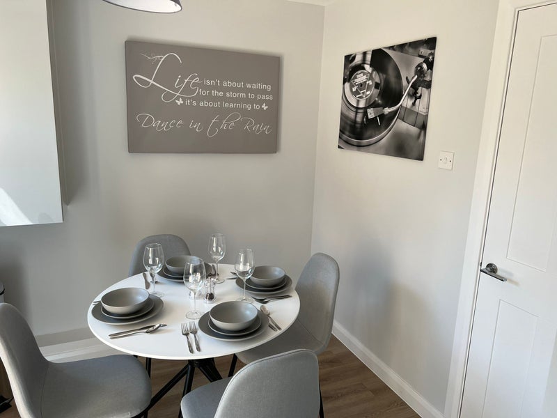 'Professional House Share ' Room to Rent from SpareRoom