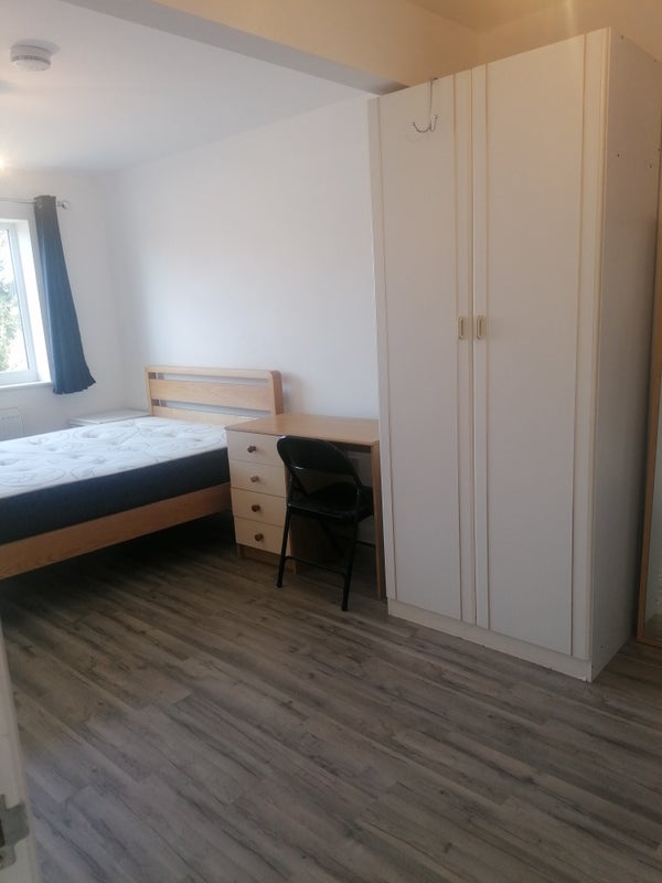 Photo 1: Room 2