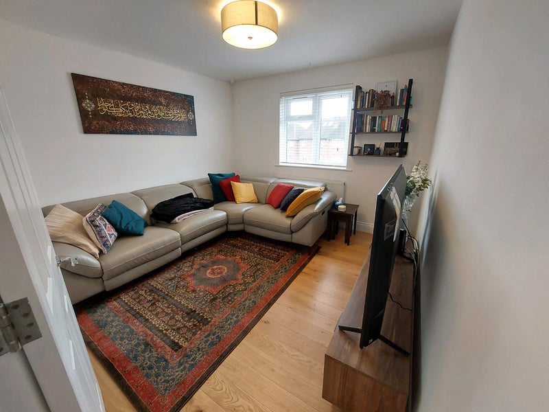 Photo 1: Lounge