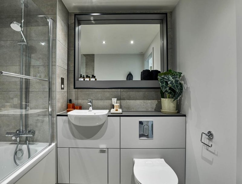 '1 Ensuite available in 2b flat Leeds city centre' Room to Rent from