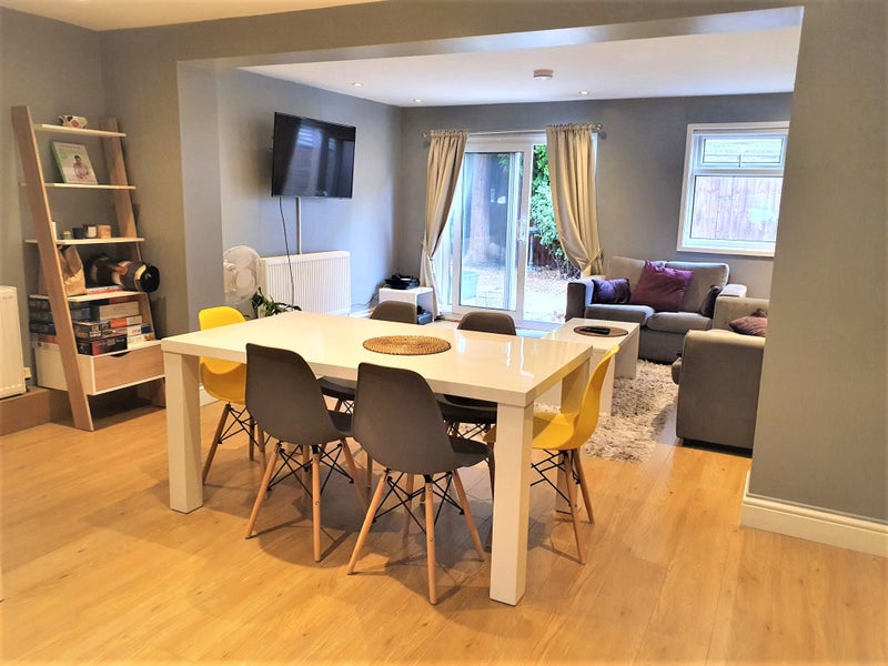 'Room to rent Worcester Road , Wimbledon £925' Room to Rent from