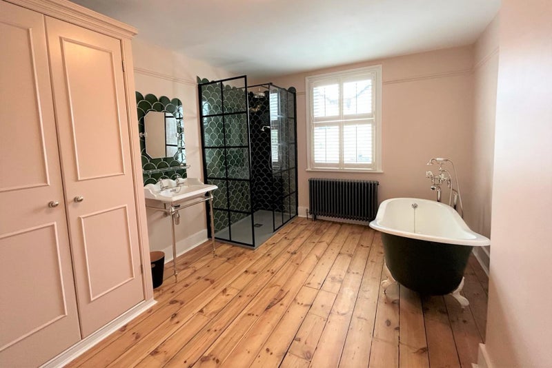 'Double room in Westbourne Gardens' Room to Rent from SpareRoom