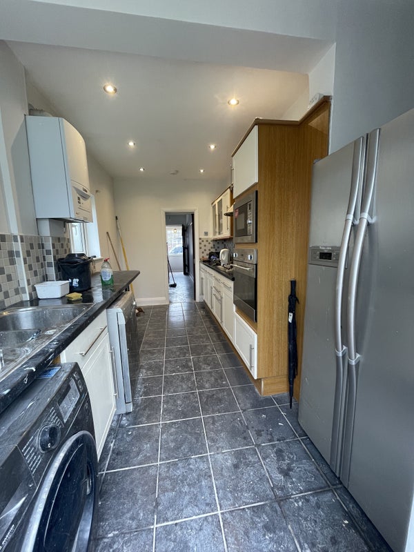 '4 Bed House to Let in Beckenham BR3 4LW' Room to Rent from SpareRoom