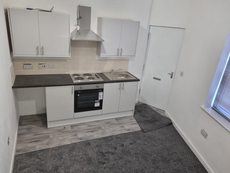 'Beeston Studio Utility Bills Included!' Room to Rent from SpareRoom