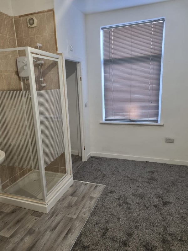 'Beeston Studio Utility Bills Included!' Room to Rent from SpareRoom